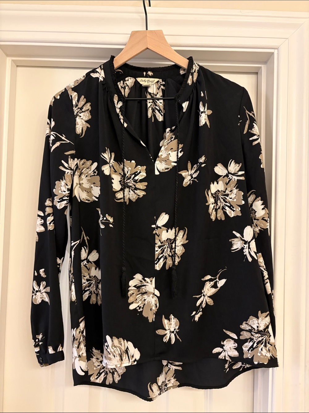 Lucky Brand Women’s Black Floral Tie-Neck Blouse - Beige & White Floral
